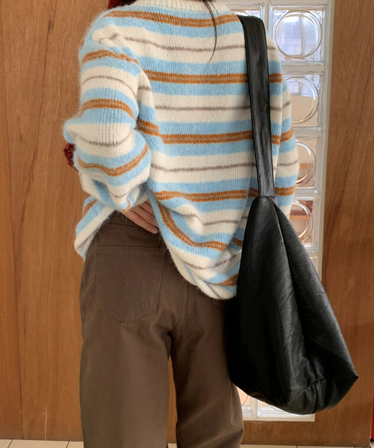 ラウンドレザーショルダーバッグ BLACK