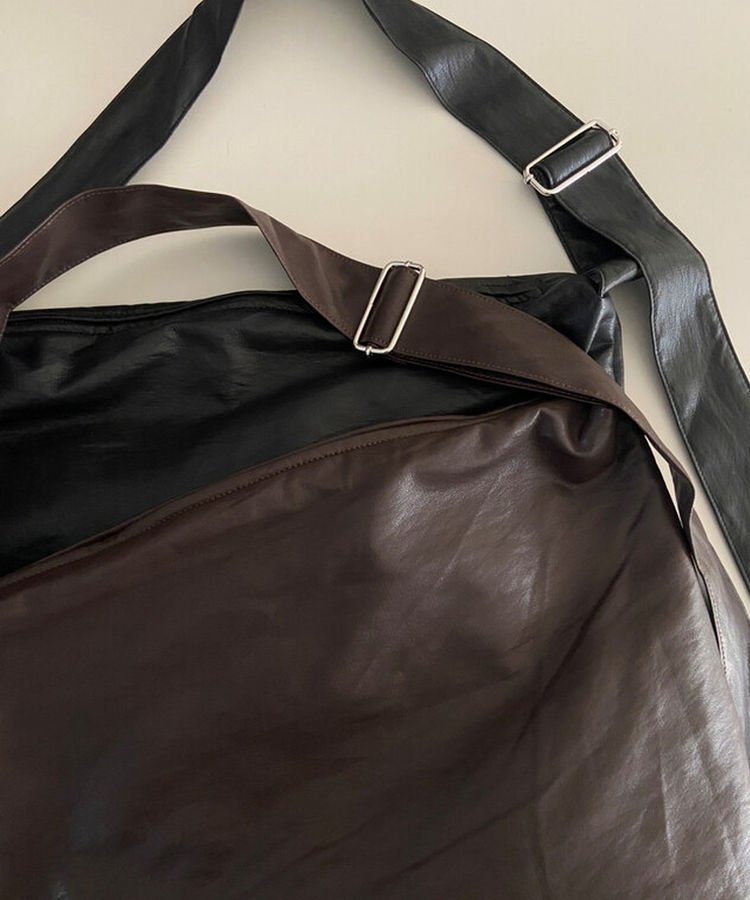 ラウンドレザーショルダーバッグ