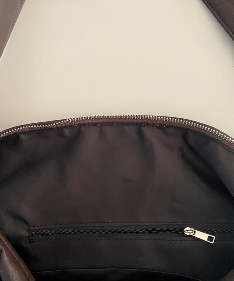 ラウンドレザーショルダーバッグ