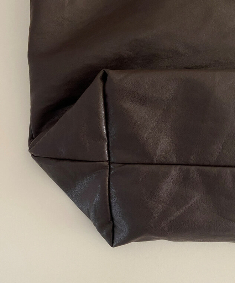 ラウンドレザーショルダーバッグ