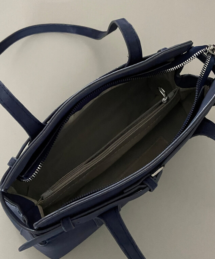 ベルトストラップショルダーバッグ