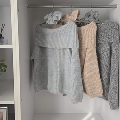 厚手モヘアオフショルダーバルーンニット