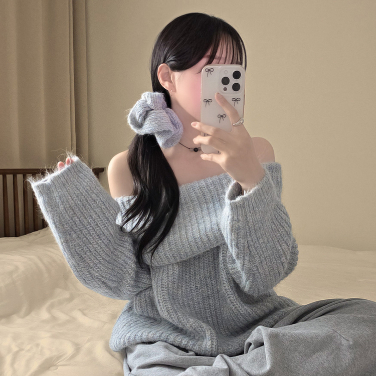 厚手モヘアオフショルダーバルーンニット SKYBLUE