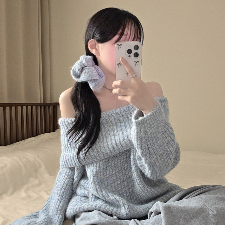 厚手モヘアオフショルダーバルーンニット SKYBLUE