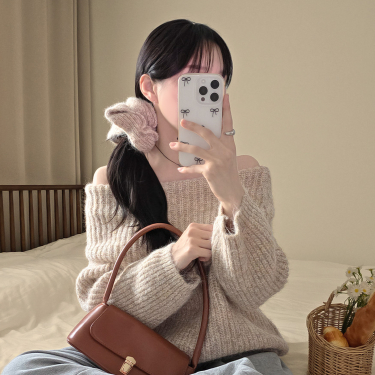 厚手モヘアオフショルダーバルーンニット BEIGE