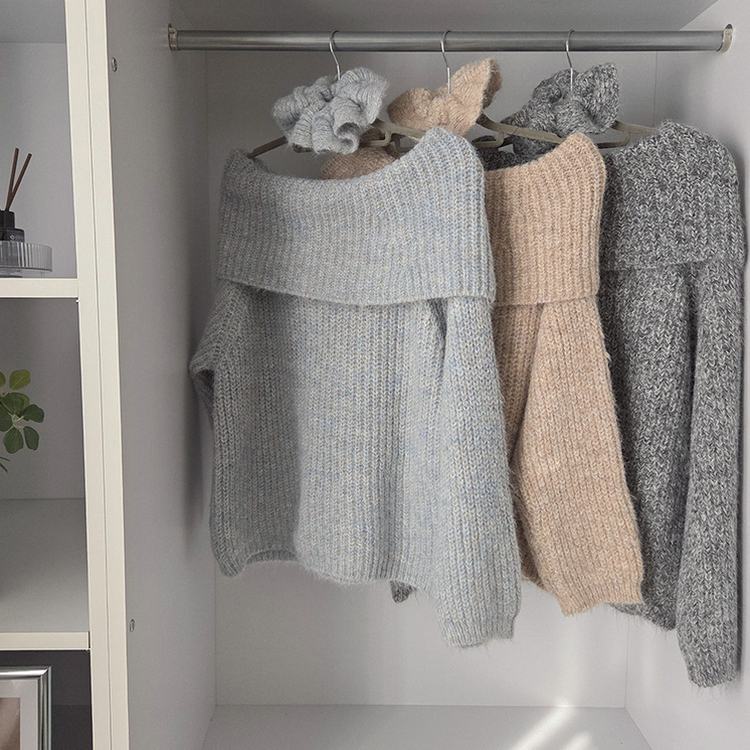 厚手モヘアオフショルダーバルーンニット