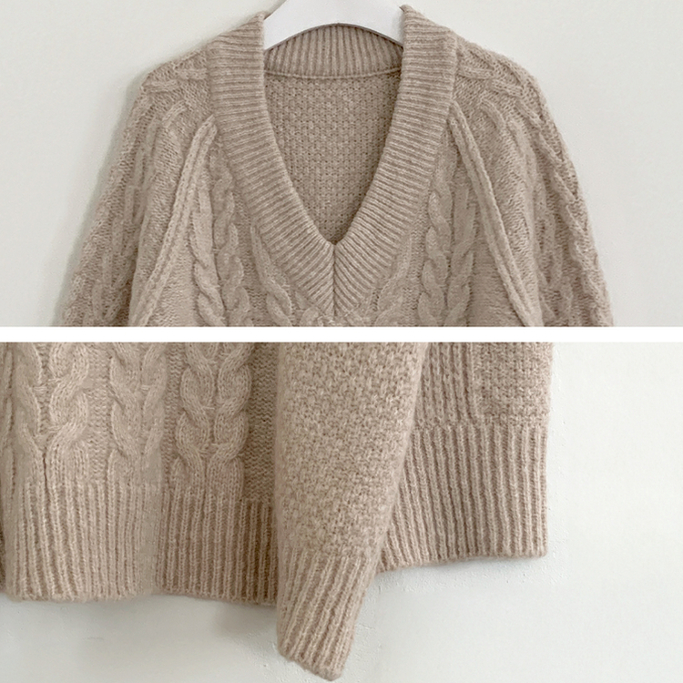 ケーブルVネックロングニット