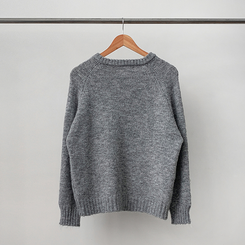 ヘンリーネックニット