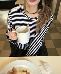 단가라 루즈 라운드 긴팔티셔츠 블랙