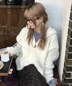 단가라 루즈 라운드 긴팔티셔츠 블랙