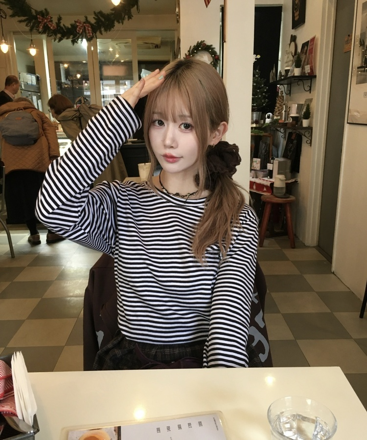 단가라 루즈 라운드 긴팔티셔츠 블랙