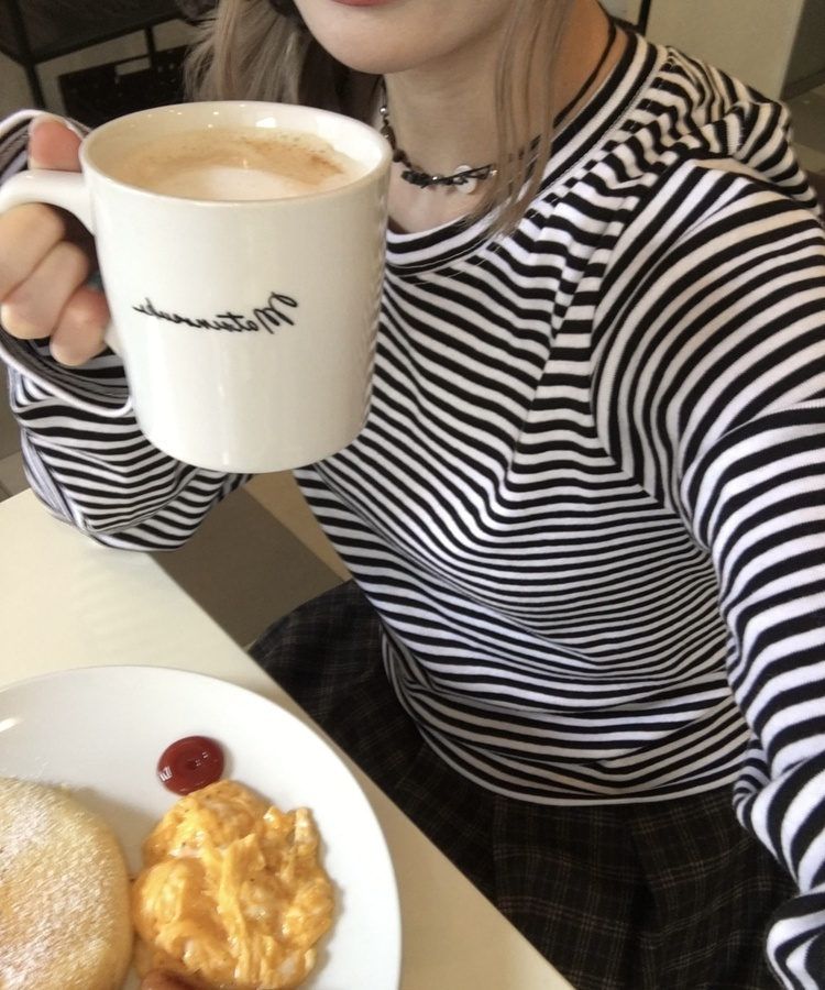 단가라 루즈 라운드 긴팔티셔츠 블랙