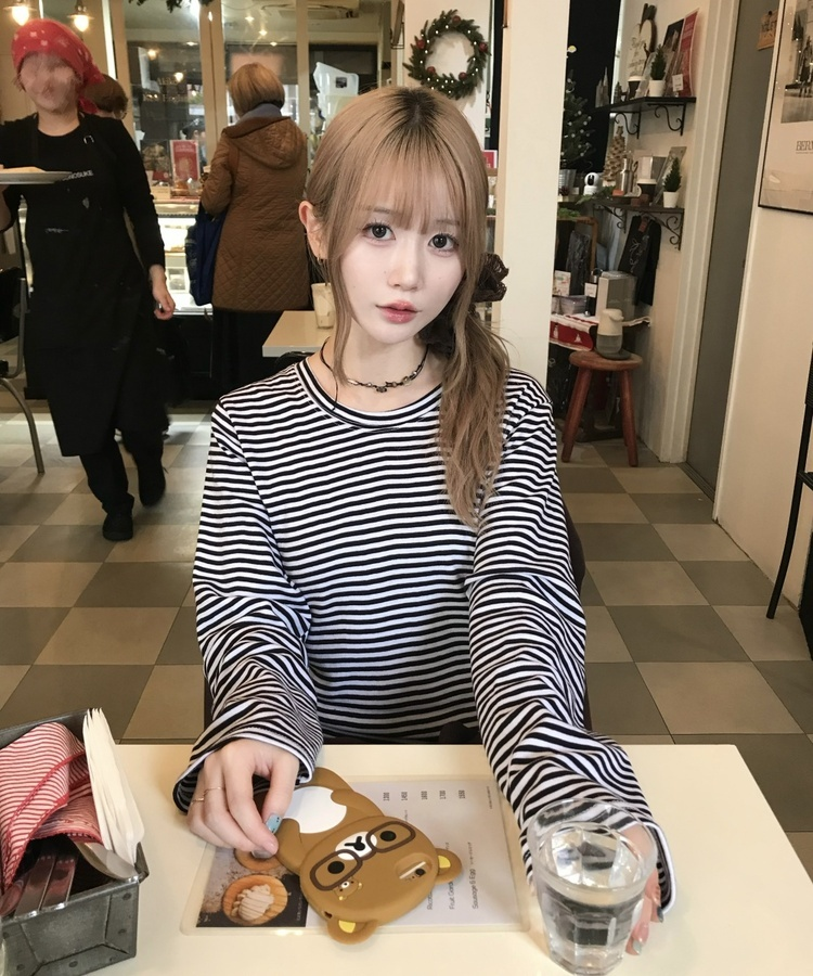 단가라 루즈 라운드 긴팔티셔츠 블랙