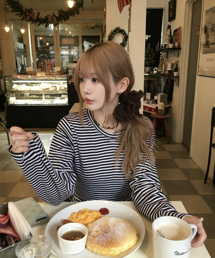 단가라 루즈 라운드 긴팔티셔츠 블랙