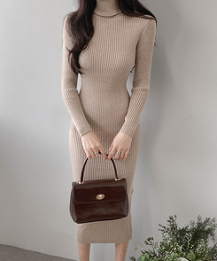 タートルネックロングニットワンピース BEIGE