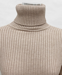 タートルネックロングニットワンピース