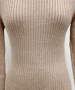 タートルネックロングニットワンピース