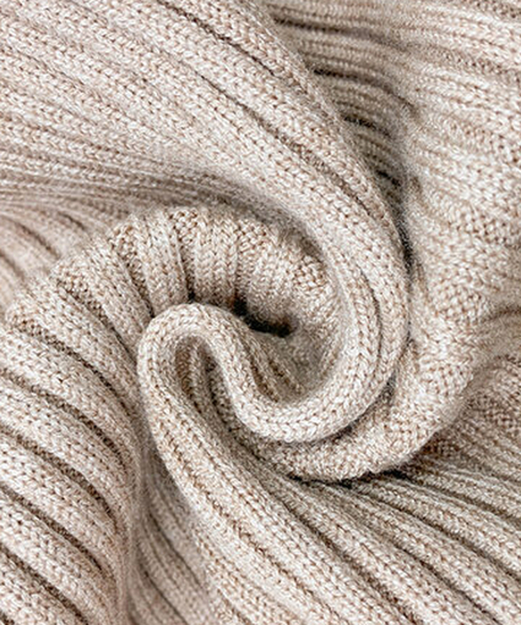 タートルネックロングニットワンピース