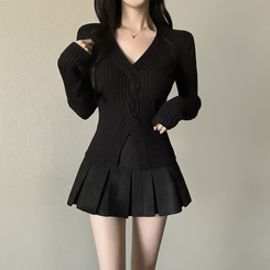 デイリーVネックニット BLACK