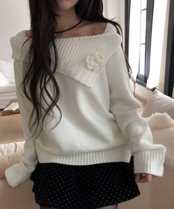 オフショルダーフラワービンテージニット WHITE