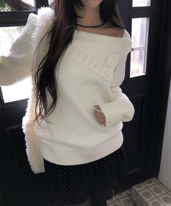 オフショルダーフラワービンテージニット WHITE