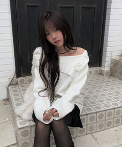 オフショルダーフラワービンテージニット WHITE