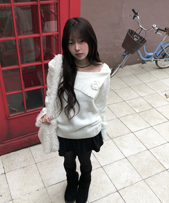 オフショルダーフラワービンテージニット WHITE