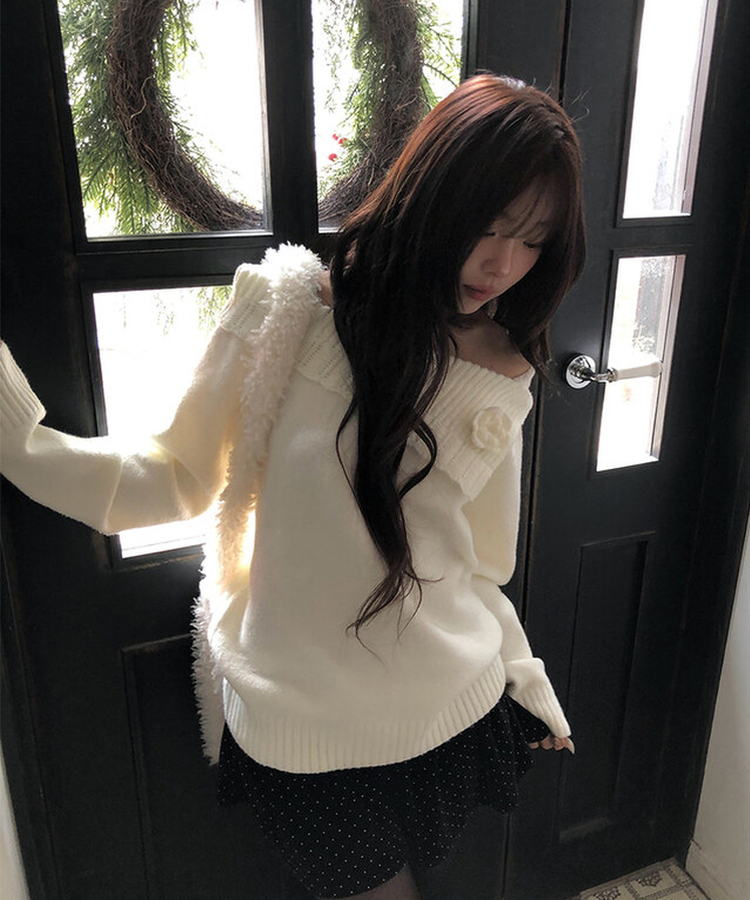オフショルダーフラワービンテージニット WHITE
