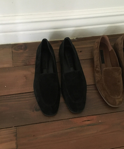 スエードローファー