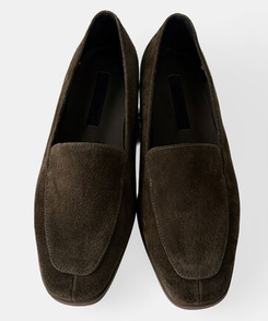 スエードローファー