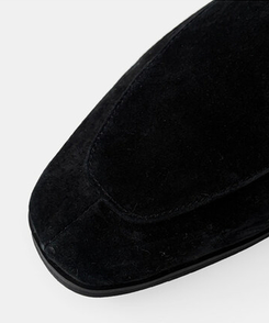 スエードローファー