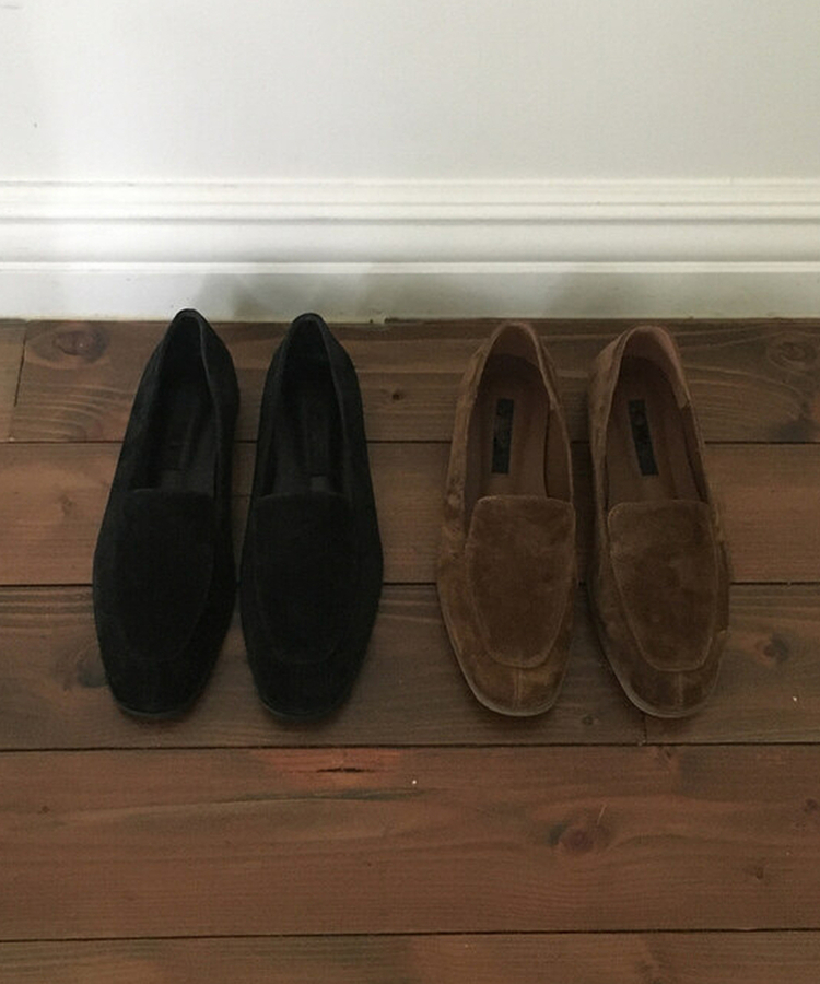 スエードローファー