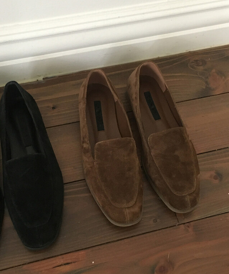 スエードローファー