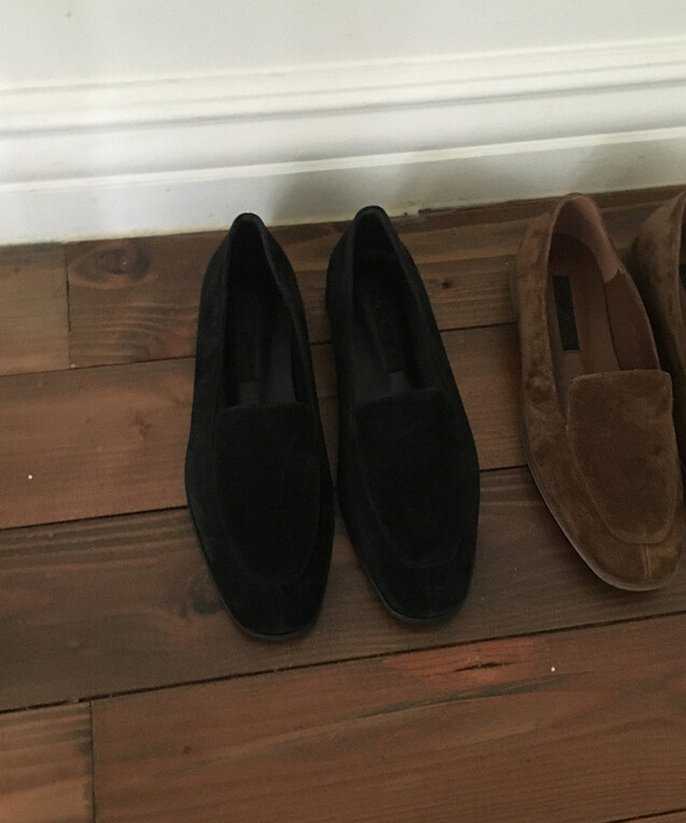 スエードローファー