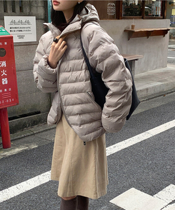 軽量スラグランハイネックダウン GRAY BEIGE