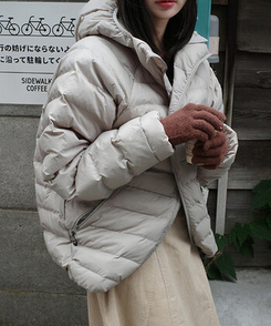 軽量スラグランハイネックダウン GRAY BEIGE