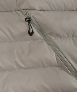 軽量スラグランハイネックダウン