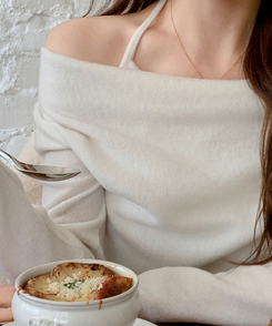 （裏起毛／レイヤード風♥／華奢見えシルエット）裏起毛ドレープホルターネックレイヤード長袖Tシャツ IVORY