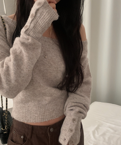 배론 버튼 포인트 원숄더 울 보카시 오프숄더 긴팔니트 브라운