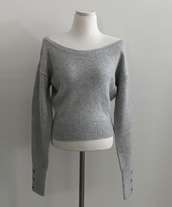 배론 버튼 포인트 원숄더 울 보카시 오프숄더 긴팔니트