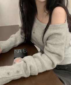 배론 버튼 포인트 원숄더 울 보카시 오프숄더 긴팔니트 그레이