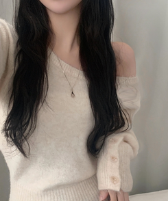 배론 버튼 포인트 원숄더 울 보카시 오프숄더 긴팔니트 아이보리