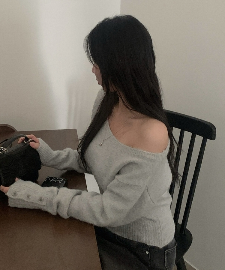 배론 버튼 포인트 원숄더 울 보카시 오프숄더 긴팔니트 그레이