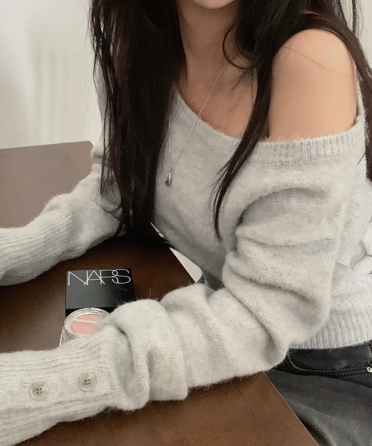 배론 버튼 포인트 원숄더 울 보카시 오프숄더 긴팔니트 그레이