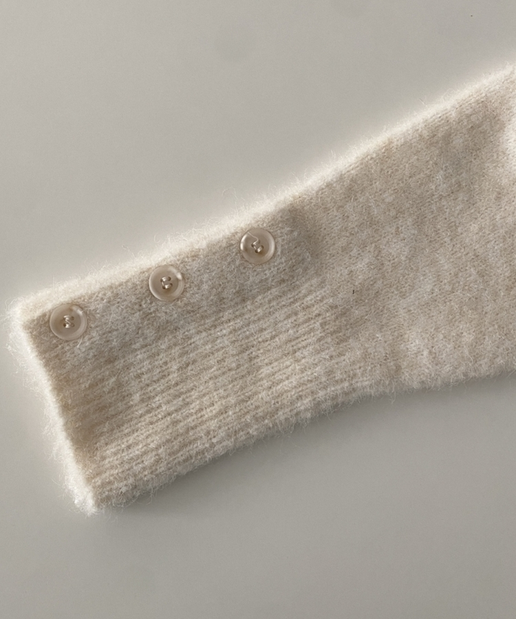 배론 버튼 포인트 원숄더 울 보카시 오프숄더 긴팔니트