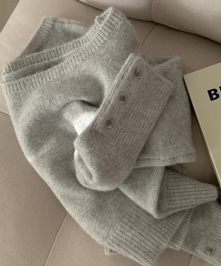 배론 버튼 포인트 원숄더 울 보카시 오프숄더 긴팔니트