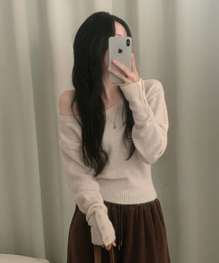 배론 버튼 포인트 원숄더 울 보카시 오프숄더 긴팔니트 아이보리