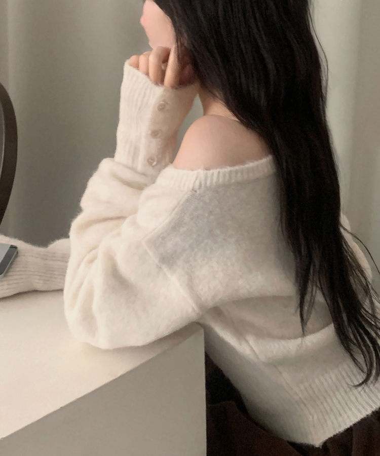 배론 버튼 포인트 원숄더 울 보카시 오프숄더 긴팔니트 아이보리