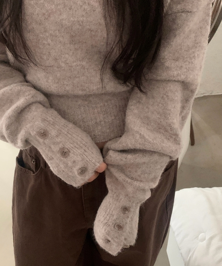 배론 버튼 포인트 원숄더 울 보카시 오프숄더 긴팔니트 브라운