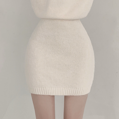 【SET】プチハイネックボタンニット ミニスカート IVORY